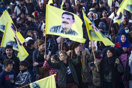 PKK người Kurd giải tán và chấm dứt cuộc nổi loạn ở Thổ Nhĩ Kỳ, cơ quan liên kết với PKK cho biết