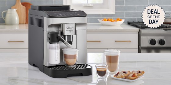 The De’Longhi Magnifica Evo includes seven pre-loaded coffee programs, a built-in grinder, and an automatic milk frother.