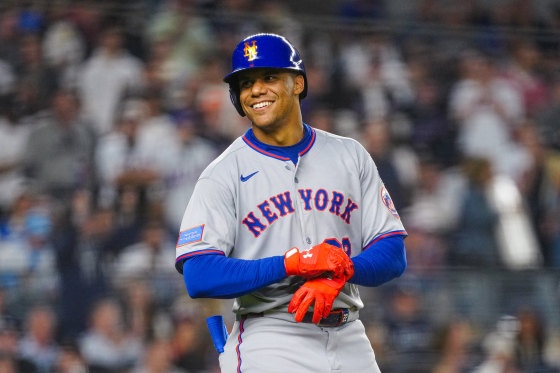 Juan Soto greeted with standing jeer in Yankee Stadium return, then touches heart with helmet