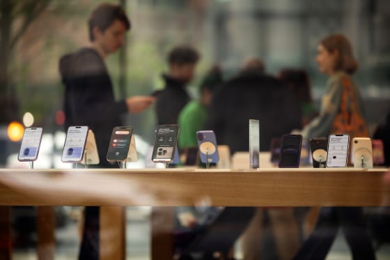 iPhones at an Apple store