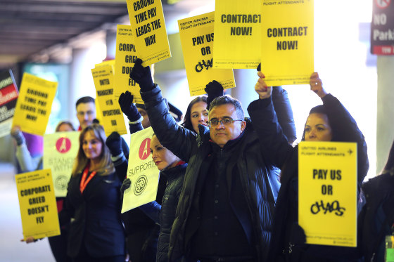 United Airline flight Attendants Picket