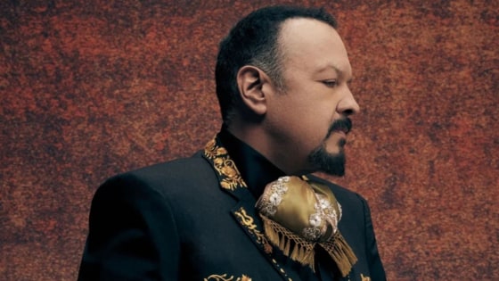 Pepe Aguilar saca el pecho por la música mexicana