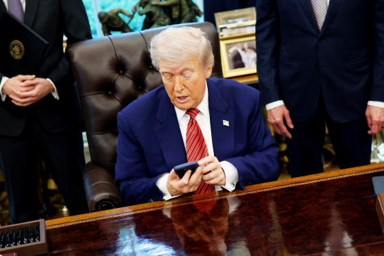 Trump Signs Orders to Revive US Leadership in Nuclear Power