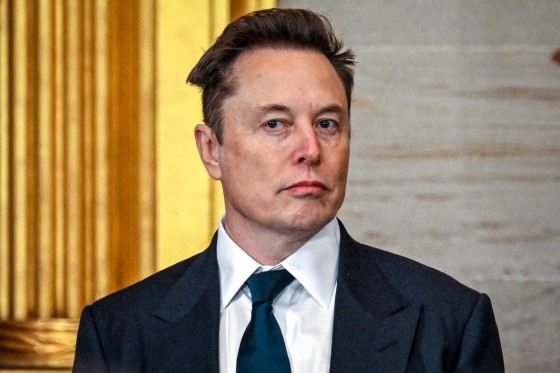 🌍 **Tesla in Difficoltà: Consegnate 384.122 Auto nel Secondo Trimestre, Scendono le Azioni Nonostante l'Interesse di ARK Invest**