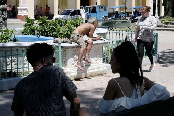Labor minister faces backlash for - 250716 Cuba Beggar Mb 0756 B3e8f8
