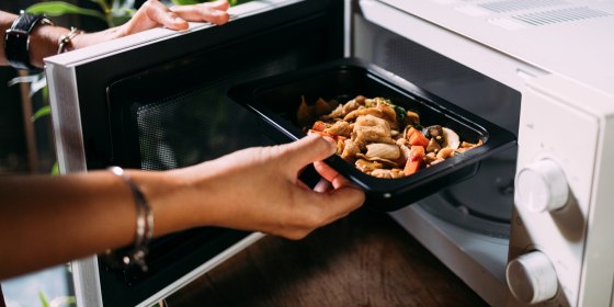 Expert-recommended prepared meal delivery services include Factor, Home Chef, Sunbasket and Cookunity.