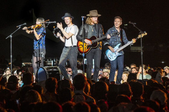 Lauren Jacobson, Jeremiah Fraites, Wesley Schultz, Byron Isaacs and Brandon Miller.