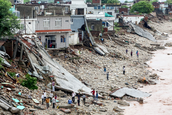 TOPSHOT-INDIA-CLIMATE-FLOOD