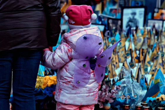 parent child kyiv ukraine russia conflict