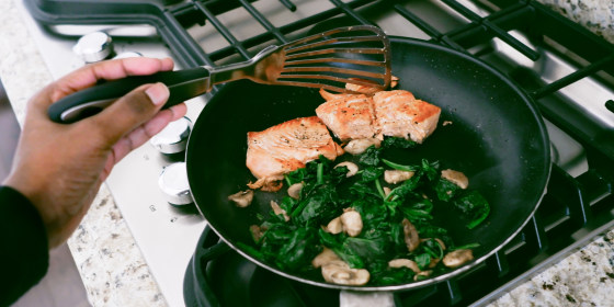 The impacted cookware is made from aluminum, aluminum alloys and brass.
