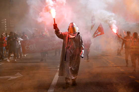 TOPSHOT-FRANCE-POLITICS-SOCIAL-PROTEST
