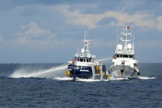 Chinese coast guard water cannon a Philippine ship in disputed waters spratly islands water dispute