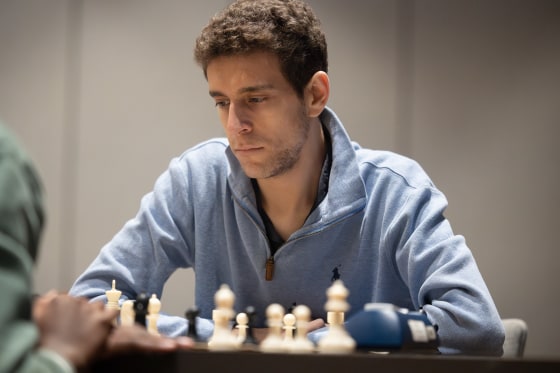 Daniel Naroditsky playing chess.