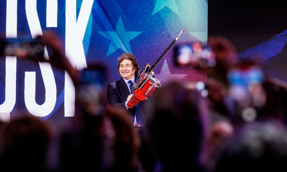 Javier Milei holding a chainsaw.