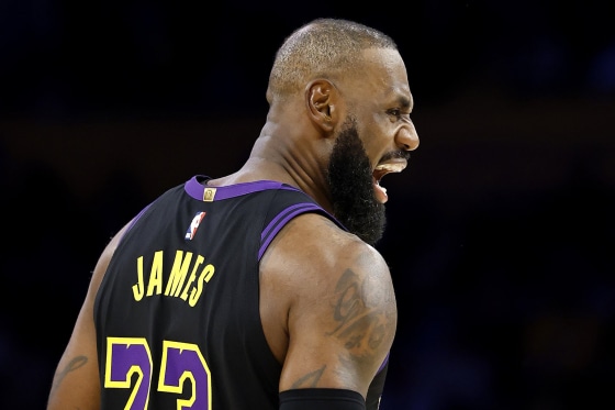 LeBron James makes history as he sparks Lakers win vs. Jazz
