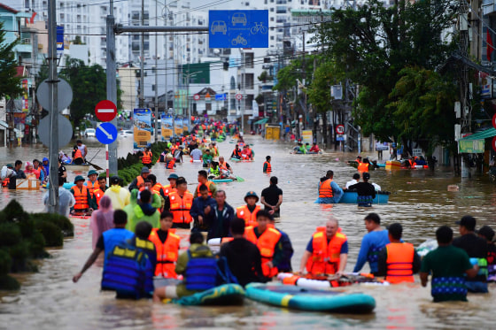 Image: TOPSHOT-VIETNAM-WEATHER-ENVIRONMENT-FLOOD