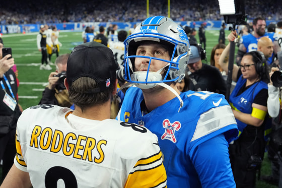 Aaron Rodgers of the Pittsburgh Steelers and Jared Goff of the Detroit Lions meet after the Steelers beat the Lions 29-24. 