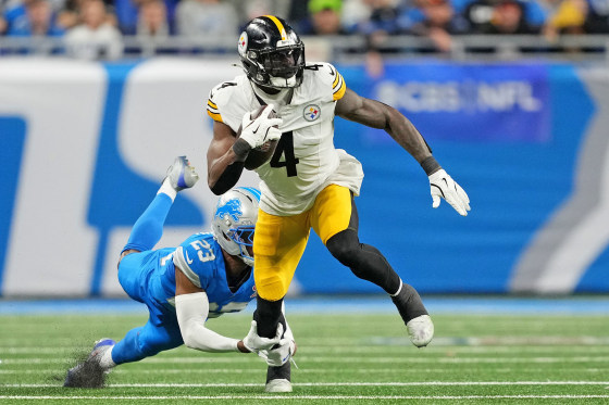 DK Metcalf of the Pittsburgh Steelers runs with the ball 