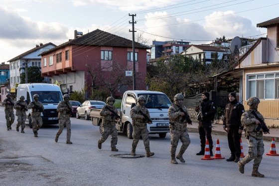 Seven Turkish police wounded in clash with suspected Islamic State militants in Yalova