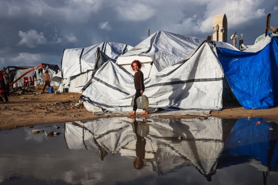 Adverse weather worsens plight of displaced Palestinians in Gaza