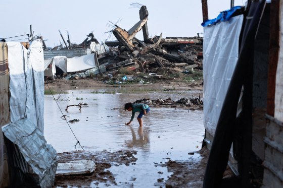 TOPSHOT-PALESTINIAN-ISRAEL-GAZA-CONFLICT-WEATHER