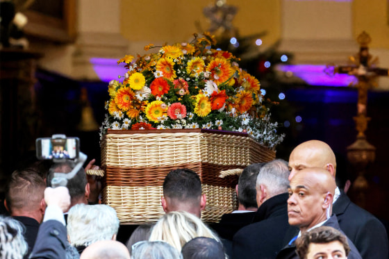 Saint-Tropez bids adieu to Brigitte Bardot with a funeral and public homage