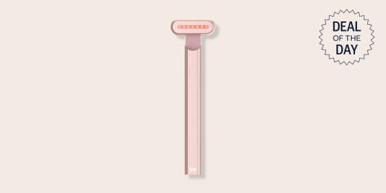 The wand includes four settings for red light therapy, microcurrents, massaging and therapeutic warmth.