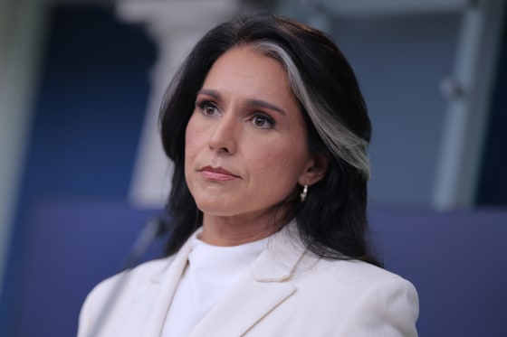 Karoline Leavitt holds daily White House press briefing