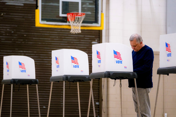 A person caste their vote.