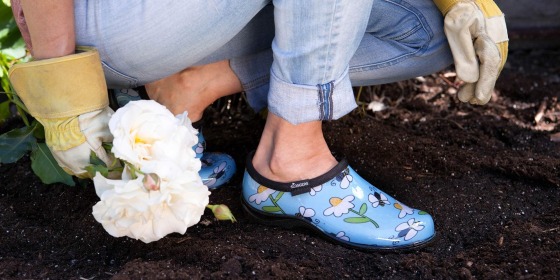 If you opt for a boot, our experts recommend a flexible ankle so you can still balance while crouching.