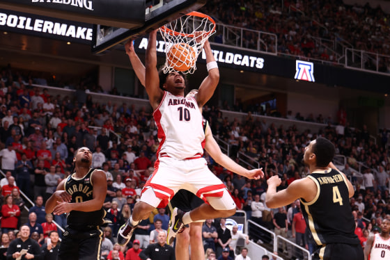 Arizona forward Koa Peat dunks during the Elite Eight round of the NCAA college basketball tournament against Purdue.