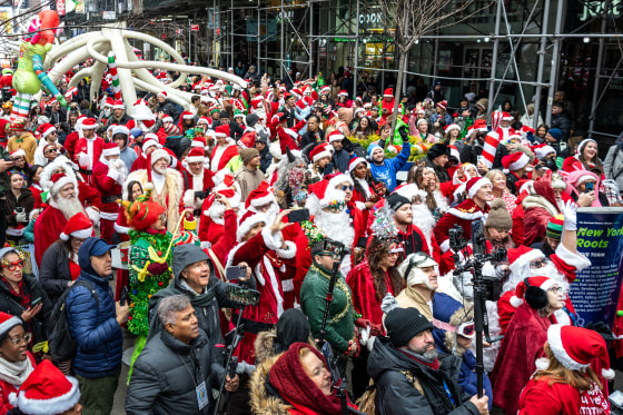 Revelers Bar Hop During New York's SantaCon