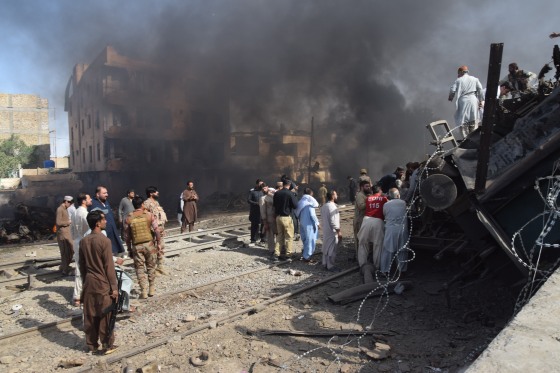 Several injured in explosion targeting train in southwest Pakistan
