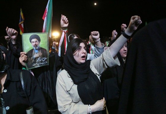 Thousands gather in Tehran to protest US and Israeli attacks