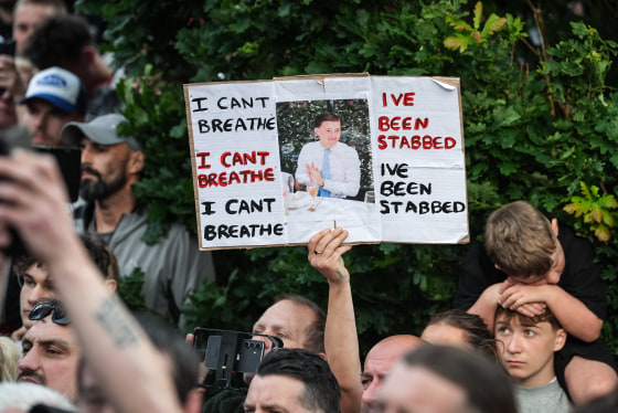 The case of a U.K. teen who died from a stab wound while handcuffed by  police stirs debate