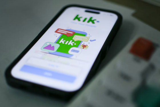 The Kik messaging app login screen.