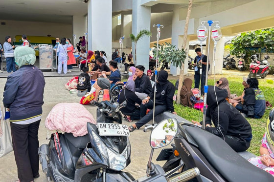 A 6.7-magnitude earthquake shakes part of Indonesia, killing at least 1, causing damage and injuries