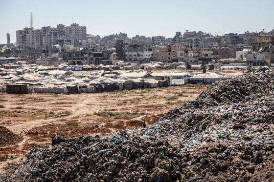 Displaced Palestinian families struggle with rising temperatures in Gaza.