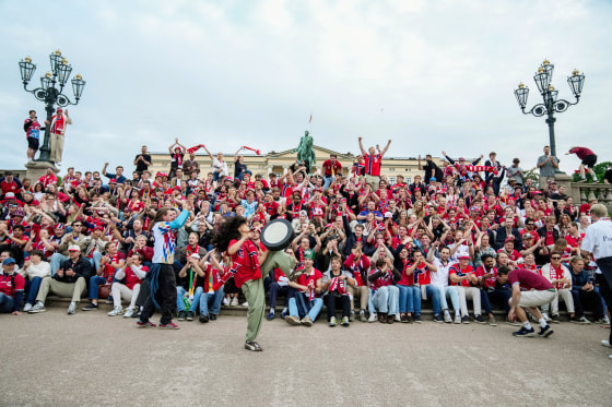 Norwegian supporters celebrate in front of the Royal Palace in Oslo on June 23, 2026, after Norway's victory in the World Cup against Senegal.
