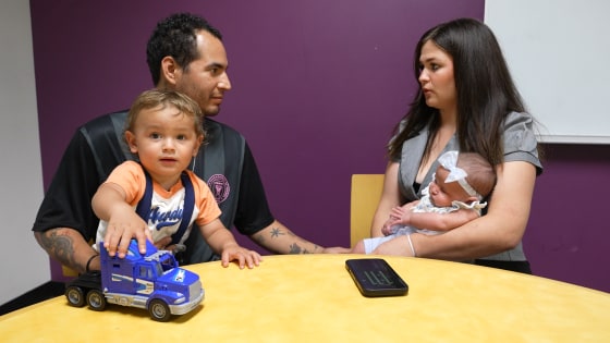 Bryan Rojas junto con su esposa Socorro Zaragosa, y sus dos hijos.