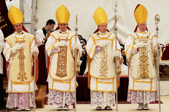 Who are the ultratraditionalists rebelling against Pope Leo and ...