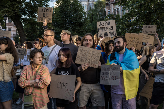 Image: Ukrainians protesting in Kyiv