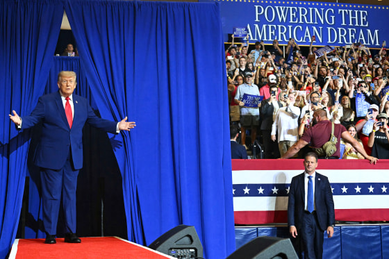 TOPSHOT-US-POLITICS-TRUMP