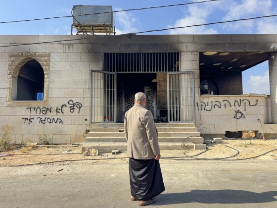 Israeli settlers torch mosque in West Bank village