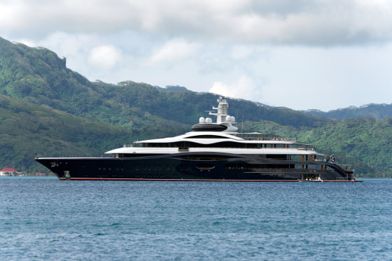 Marc Zuckerberg's Yacht Seen In French Polynesia