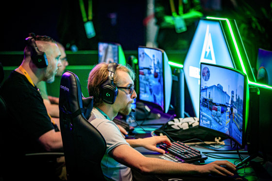 Visitors play video-games on computers.