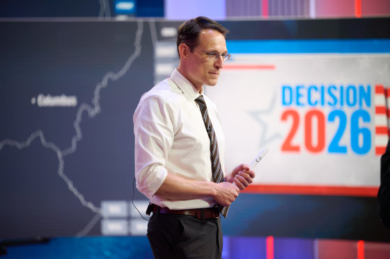 Steve Kornacki stans on set, a screen behind him reads "Decision 2026"