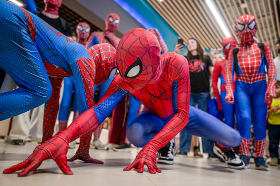 People dressed up as Spiderman.