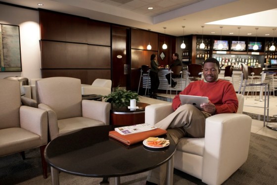 Amenities at United Club airport lounges include complimentary bar service, light snacks, free Wi-Fi and conference room access.