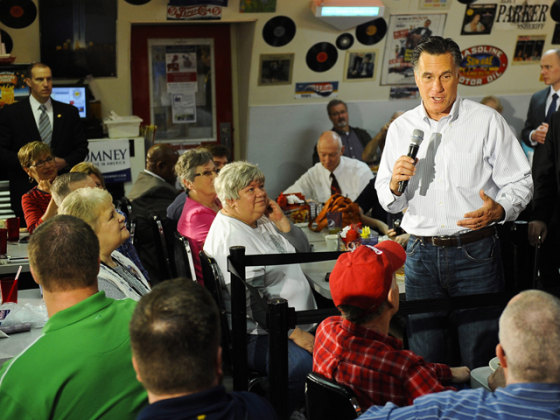 epa03151456 Republican Presidential Candidate and former Massachusetts Governor Mitt Romney speaks to customers while campaigning at Charley Parker's Diner in Springfield, Illinois, USA, 19 March 2012. The Illinois Republican Primary is the next test the candidates face and will be held 20 March 2012. EPA/TANNEN MAURY